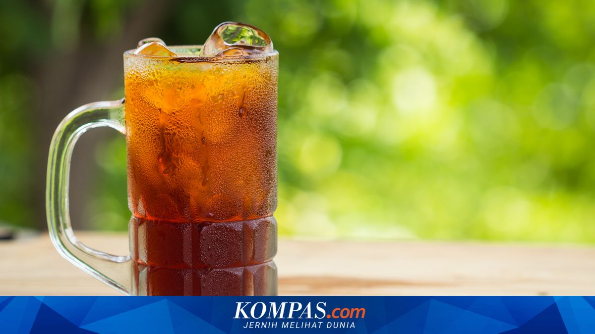 Es Teh Manis Hana: Penyegar Jiwa di Jantung Emperan